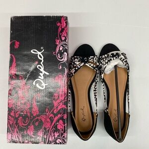 Flat shoes size 6.5 new qupid